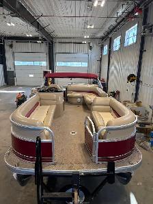 Pontoon & Trailer - Photo 2