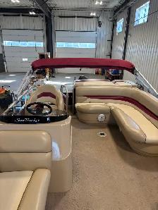Pontoon & Trailer - Photo 3
