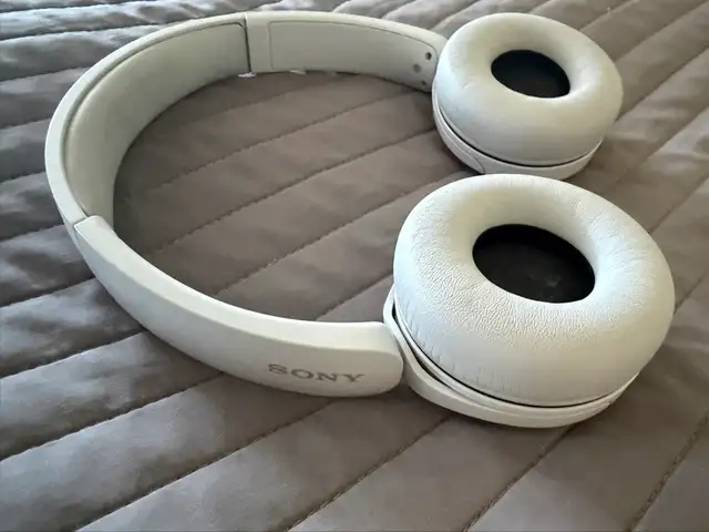 Sony wireless headphones white