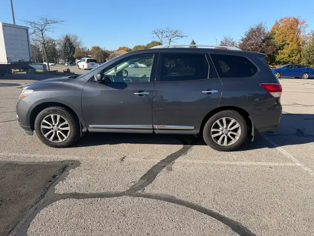 2014 Nissan Pathfinder SL 4WD ONE OWNER