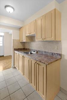 5754 Yonge Street:1-Bedroom Apartment Available in North York! - Photo 7