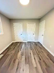 Renovated 3 Bed, 2 Bath Main Floor | 3 Parking, Laundry & Yard - Photo 4