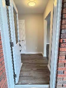 Renovated 3 Bed, 2 Bath Main Floor | 3 Parking, Laundry & Yard - Photo 14
