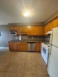 Spacious townhouse available January 1st - Photo 4