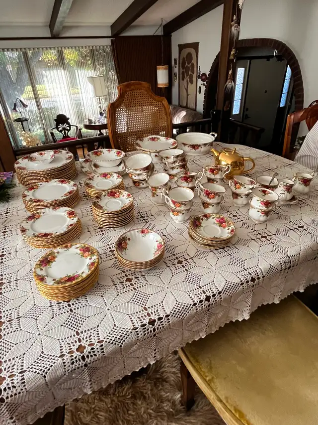 Bone China Royal Albert dishes
