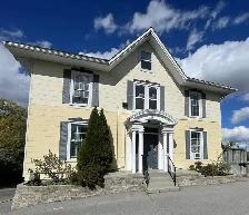 Bright & Spacious Three Bedroom Apartment in Trenton $1650