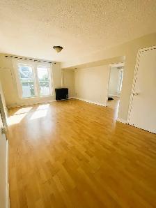Bright & Spacious Three Bedroom Apartment in Trenton $1650 - Photo 2