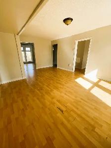 Bright & Spacious Three Bedroom Apartment in Trenton $1650 - Photo 3
