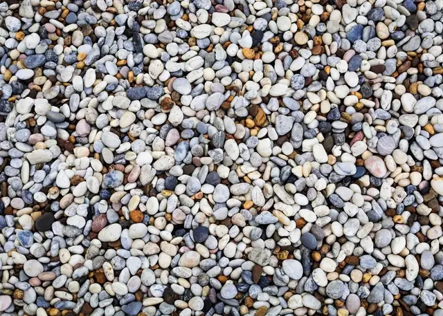 Smooth Pea Gravel for Fire Pit Surrounds & Seating Areas