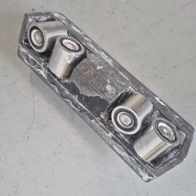 Can AM 4 Wheel Corner Roller (32425575)