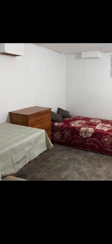 BRIGHT ROOM MAIN FL -50m TO PLAZA STEELES AND BATHURST NEAR BUS