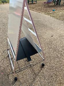 Free easel - Photo 2
