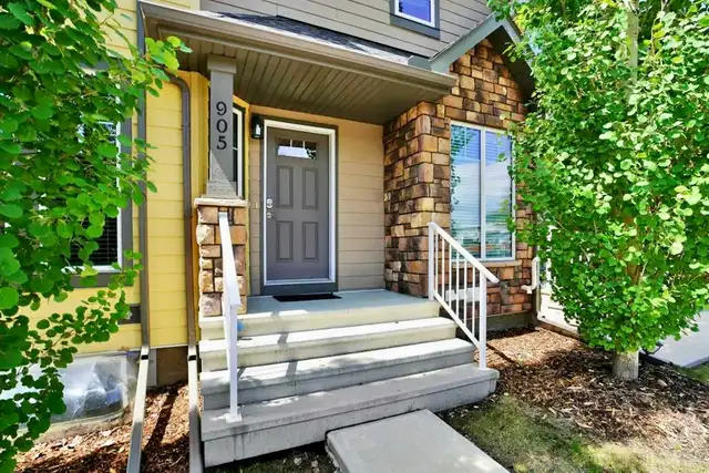 Townhouse for Rent - 2 Bed, 3 Bath - A/C, 2 Parking, Clearview