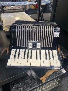 Hohner Student VH Accordion @ Cashopolis!!
