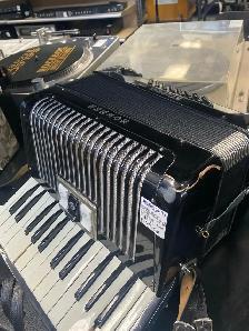 Hohner Student VH Accordion @ Cashopolis!! - Photo 2