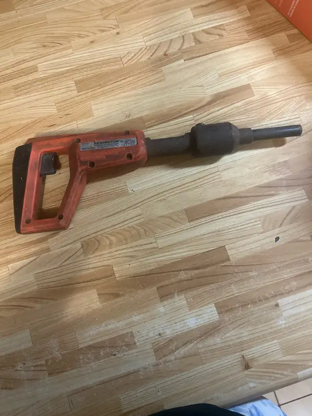 pistolet à clous