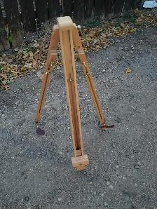 Tri-pod art easel