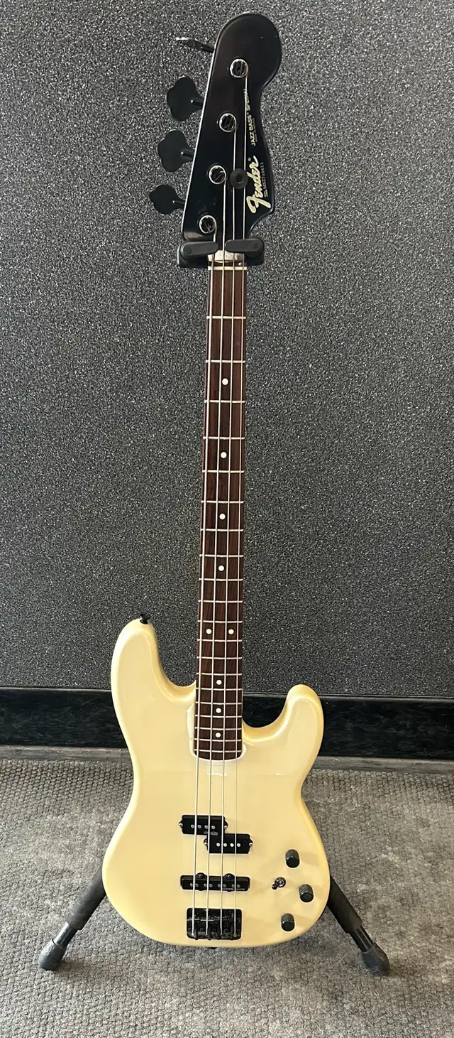 2008 Fender Duff Mckagen Jazz Bass w/bag (31741187)