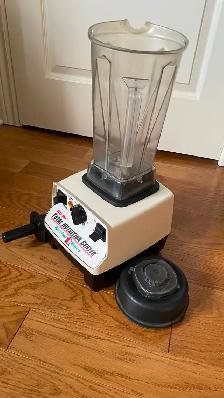 VitaMix Blender - Photo 4