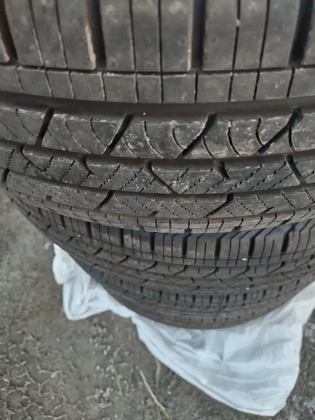 -4 pneu été 235-65R17 Continental CrosContact LxSport comme neuf