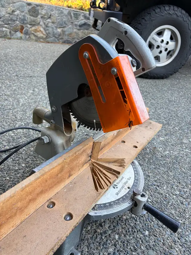 Miter Saw (Rockwell)