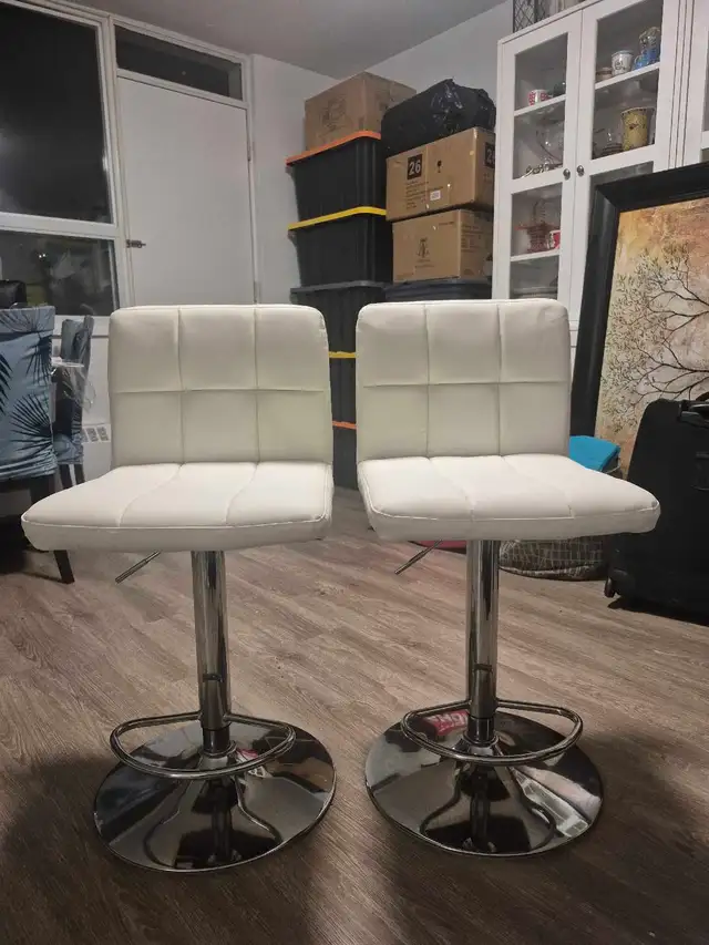 • 2x White Tufted Adjustable Bar Stools – Chrome Base