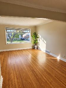 BRIGHT MAIN FLOOR APARTMENT - Photo 2