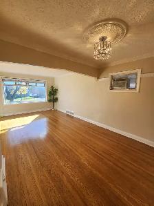 BRIGHT MAIN FLOOR APARTMENT - Photo 3