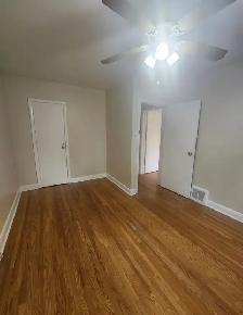 BRIGHT MAIN FLOOR APARTMENT - Photo 8