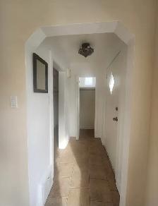 BRIGHT MAIN FLOOR APARTMENT - Photo 9