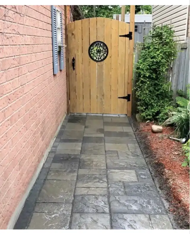 Interlocking installation