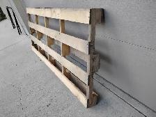 WOOD PALLET - Photo 2