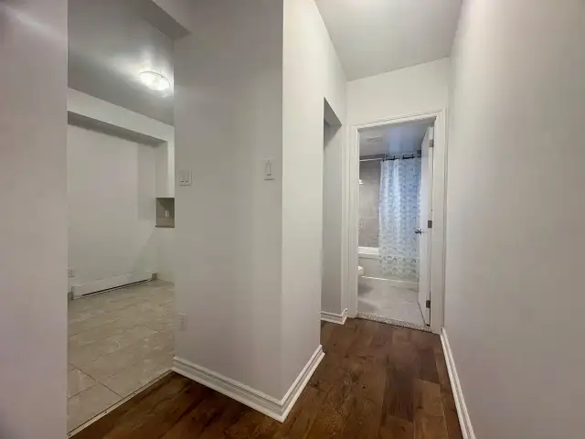 'Immediately Available 2 1/2 metro Snowdon