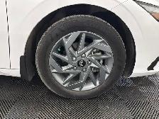 2025 Hyundai Elantra - Photo 4