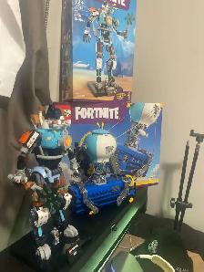 Lego Fortnite Set, Kit and Battle Bus Set - Photo 3