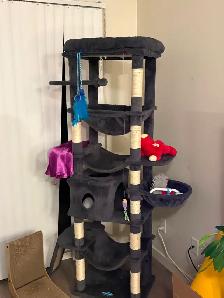 Leather sofas and cat tree - Photo 3