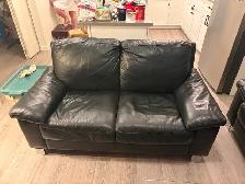 Leather sofas and cat tree - Photo 4