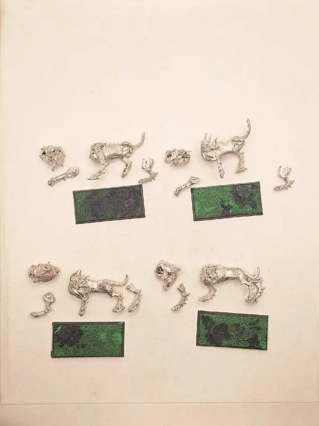 Warhammer Fantasy Oldworld Metal OOP 4 Chaos Warhounds Stripped