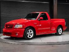 2004 Ford F-150 Lightning | Low Mileage | Paint Match Tonneau - Photo 4