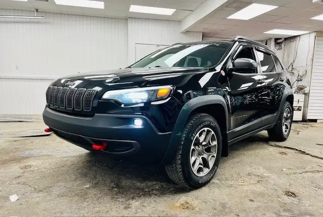 TRAILHAWK V6 4X4 1 PROPRIOCUIRBLUETOOTHCARPLAYSIÈGES&VOLANT