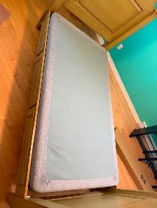 Lit simple en pin à vendre 250$ - Photo 2
