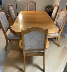 Dining Room Table & Chair Set