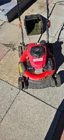 Honda Lawnmower - Photo 2