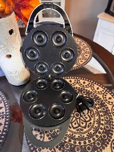 CLOER Donut Maker - Rarely Used - Photo 2