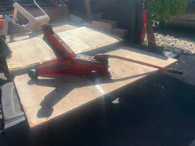 3 Ton Hydraulic Floor Jack $100