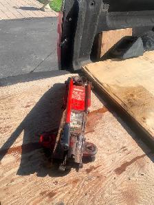 3 Ton Hydraulic Floor Jack $100 - Photo 3