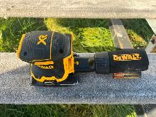 DEWALT 20V Cordless 1/4 Sheet Sander - Photo 2