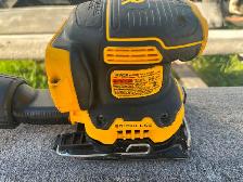 DEWALT 20V Cordless 1/4 Sheet Sander - Photo 3
