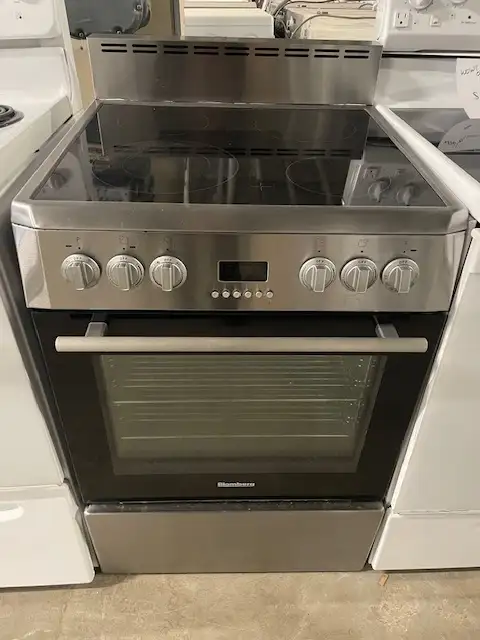 Cuisinière stainless 24'' vitrocéramique convection Blomberg