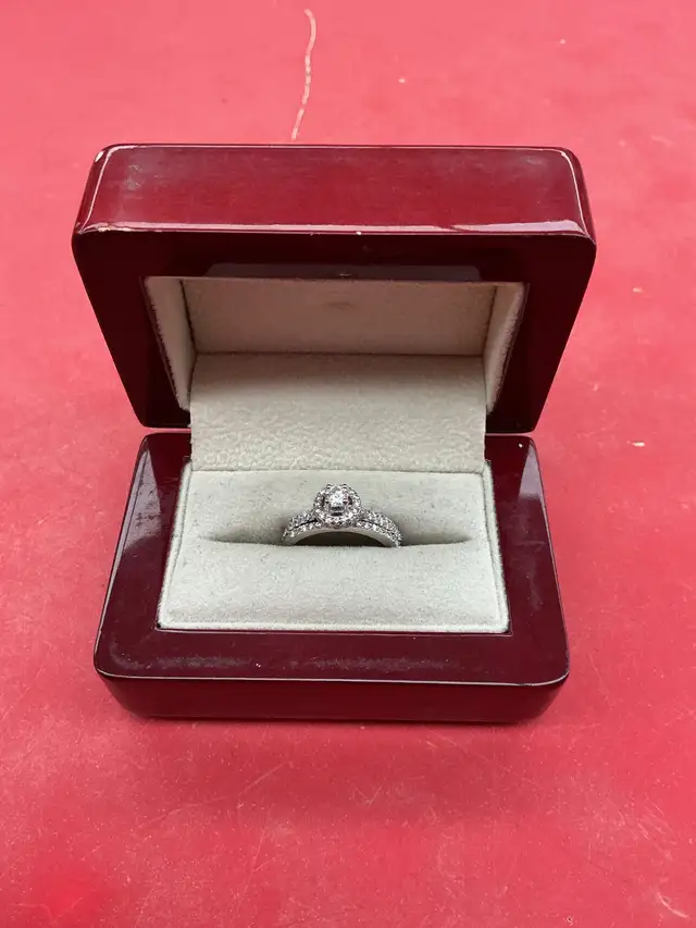 bague en or 14k avec diamants